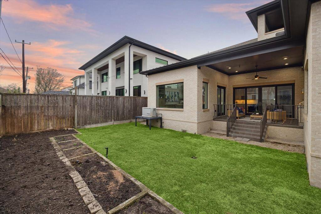 A blank canvas, ready to be transformed into your dream outdoor retreat. Whether you envision a vegetable garden, a sparkling pool, or an entertainer’s paradise, this versatile space offers endless possibilities to create the perfect backyard oasis. STUNNING!