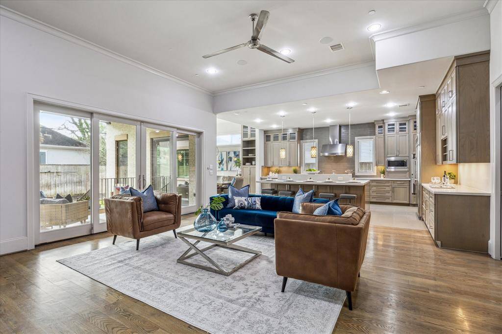 This breathtaking family room is designed to embrace the beauty of indoor-outdoor living. Expansive windows frame stunning views of the veranda, seamlessly blending the outdoors with the elegant interior.