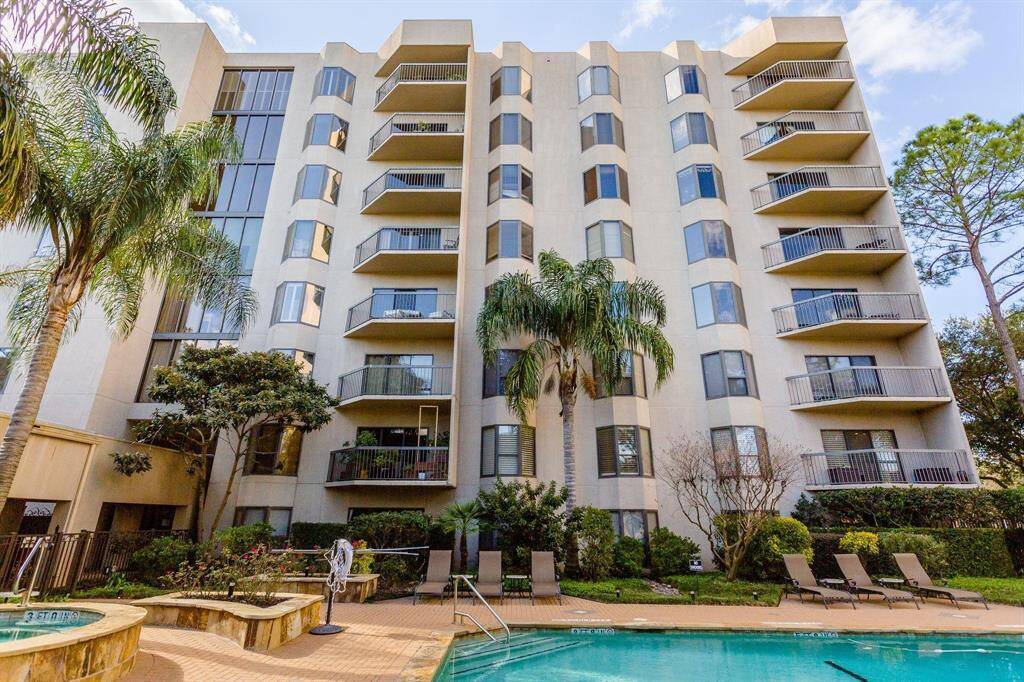 WOODWAY PLACE ATRIUM: