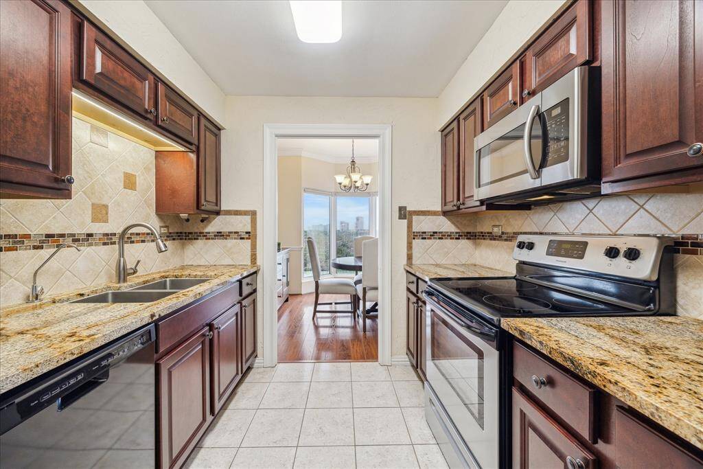 KITCHEN: