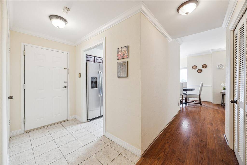 FOYER: