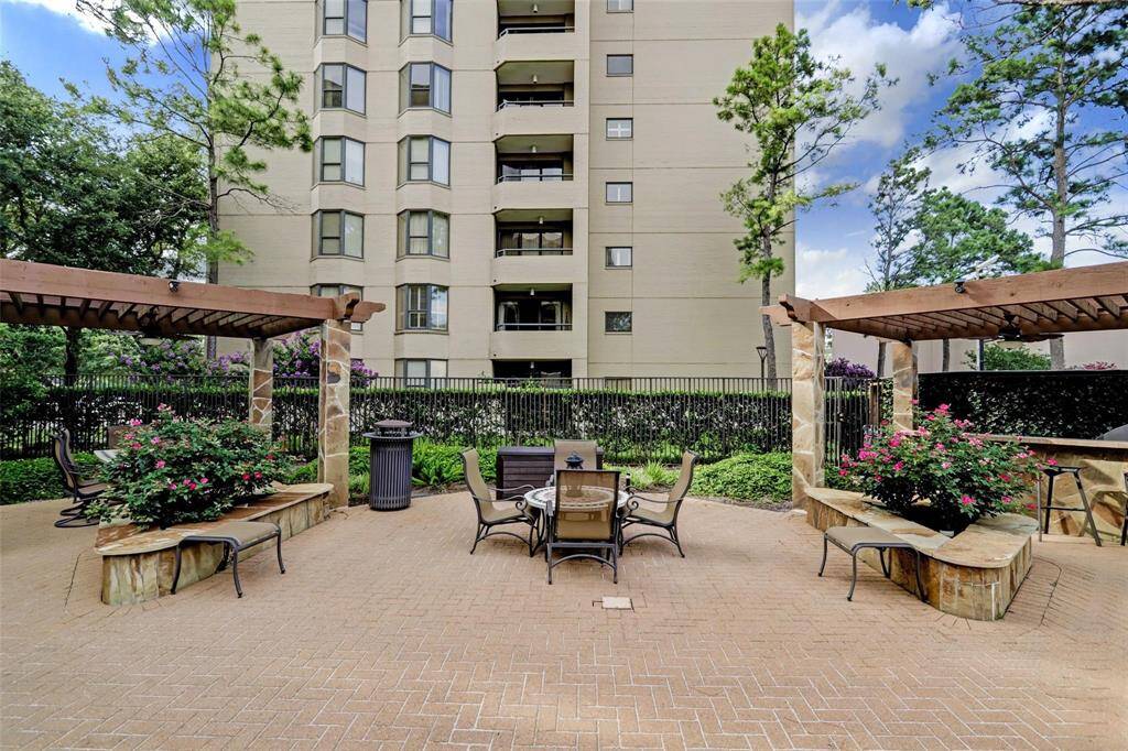 COMMUNITY OUTDOOR GRILLS: