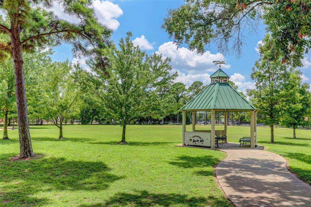 TANGLEWOOD PARK:  City of Houston public tennis courts.