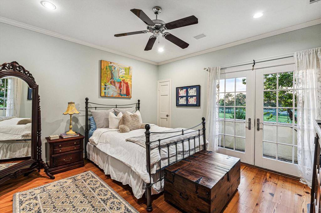 Secondary bedroom.