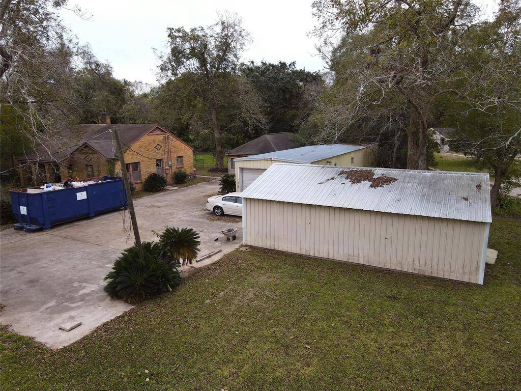 Separate two car garage as well