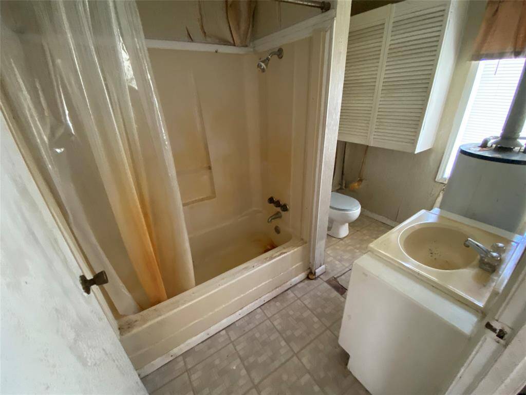 Unit 3 Bathroom