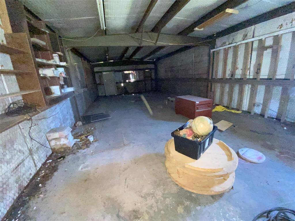Oversized warehouse, can fit 6-8 vehicles