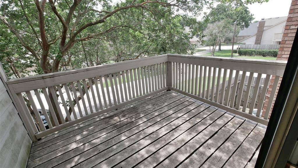 2ND FLOOR PATIO AREA