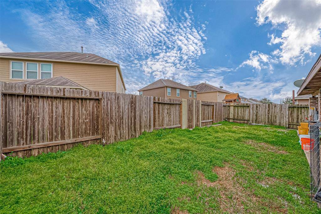 Spanning a generous area, this backyard is ready for anything—gardening, play, or future landscaping projects. The lush grass and sturdy fencing create a private outdoor escape.