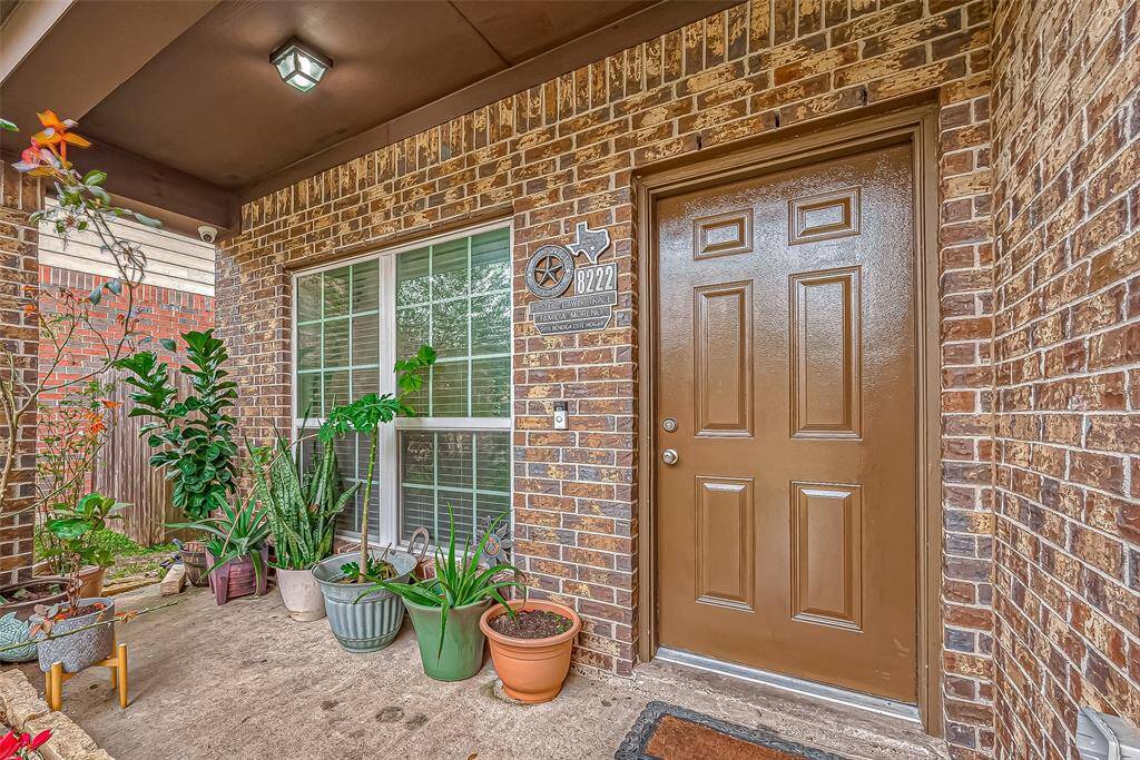 Set back from the main facade, the front door is located along the side of the house, offering a sense of privacy while remaining easily accessible. The overhang provides shade while creating a defined entry point, subtly blending into the home’s design.