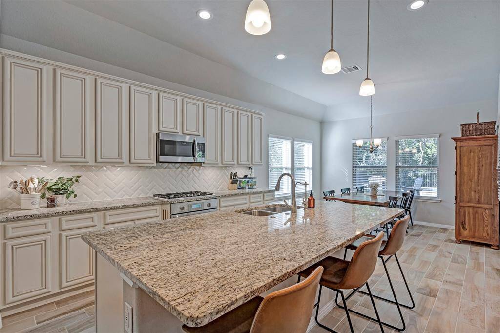 Under cabinet lighting and 42 inch cabinets area a plus.