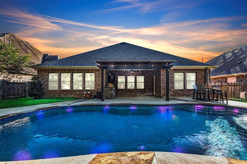The pool and spa are heated.