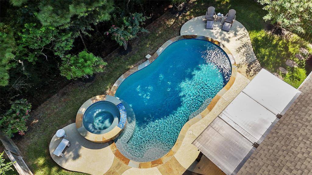 View of the spa and entrance into the pool.