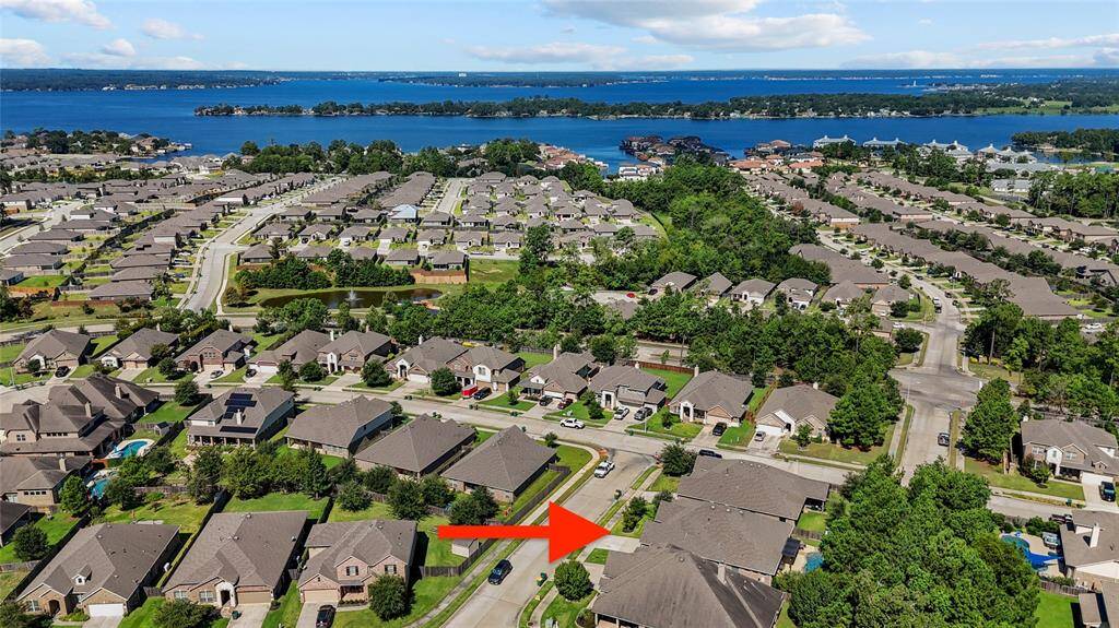 Water Crest has easy access to the I-45, schools and shopping.