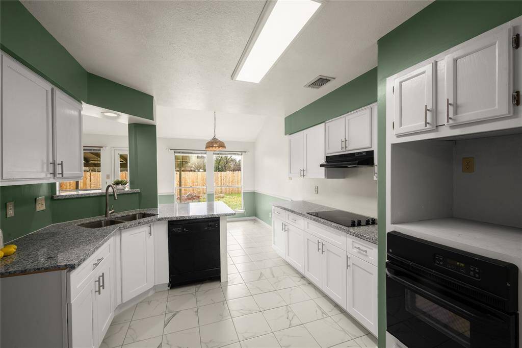 This recently remodeled kitchen brags shaker cabinets and drawers, granite countertops, dual stainless steel undermount sink, SS faucet and handsomely appointed brushed nickel hardware.  The white and black contrast creates a stunning appearance in this chef’s delight.