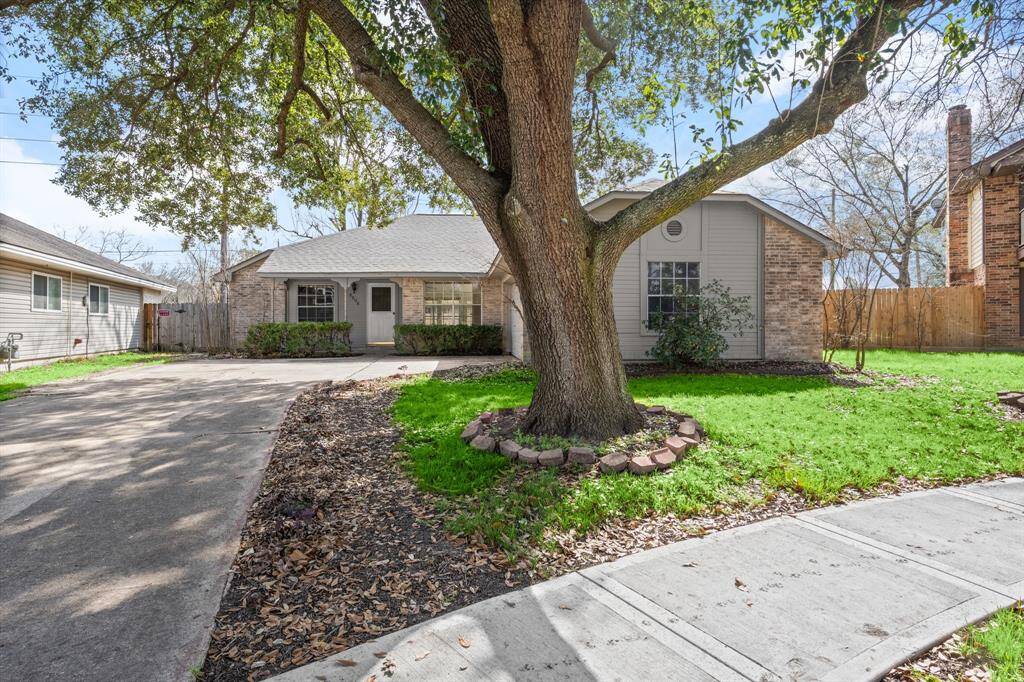 This lovely home on a large 7,200 SF lot boasts an extended driveway that allows parking for all your guests on those special holiday or family celebrations.