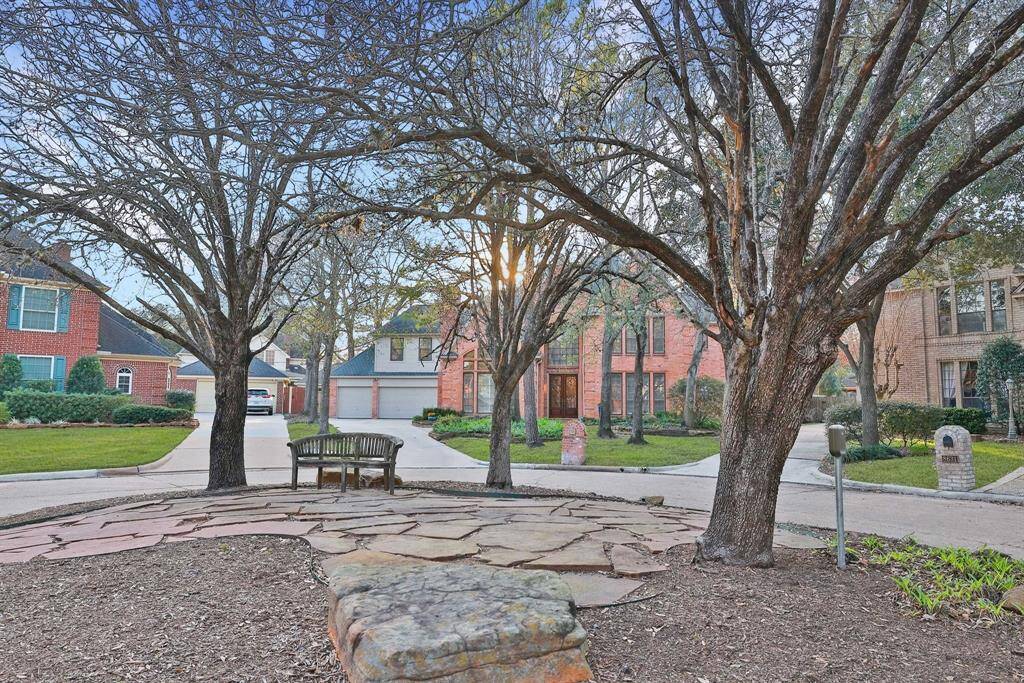 Located in a cozy cul-de-sac in Champion Forest, the esplanade shown here was added by the neighbors and has a park-like setting. What a lovely place for a morning coffee and conversations with your neighbors.