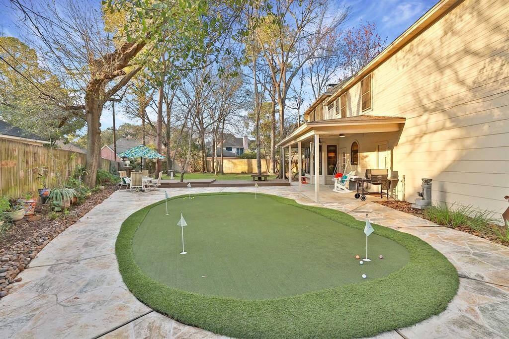Is this cool or what?   Your very own putting green!  This miniature 5-hole green was this sellers place to unwind.  This back yard is definitely a wonderful place to entertain family and friends or just feel like your on vacation!