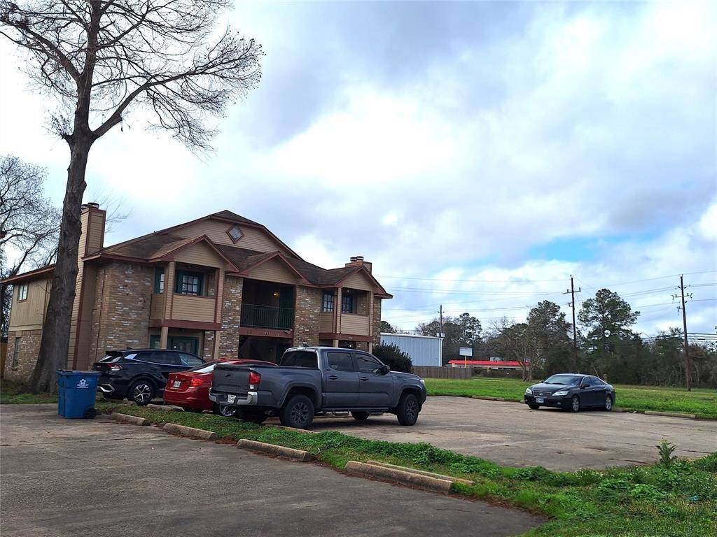 Full view of Parking Area and 4-Plex.