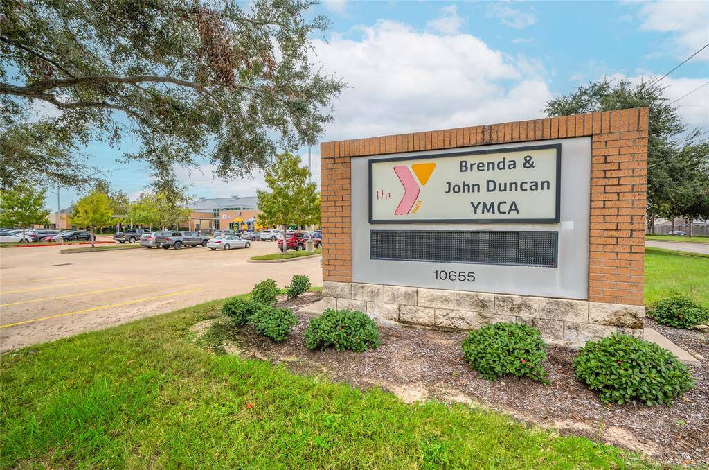 Brenda & John Duncan YMCA is located within walking distance. This location offers strength/Cardio Equipment, Pickleball, Indoor Pool, Gymnasium, Whirlpool, Sauna and much more!