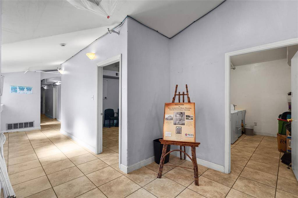 This fantastic property could serve a variety of purposes, such as a professional workspace, educational center, or part of a residential conversion, offering flexibility for both home or commercial applications.