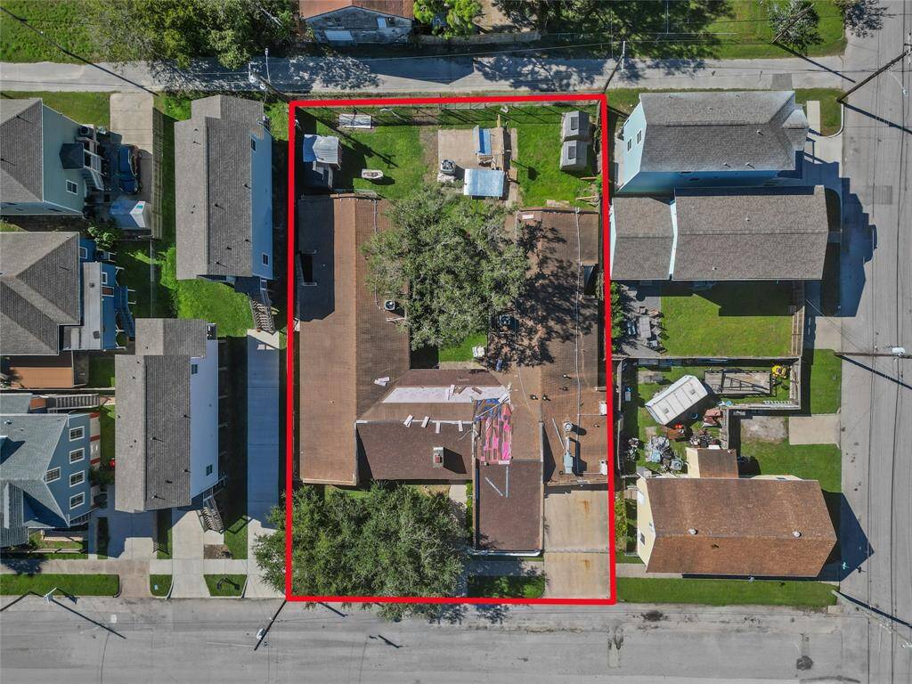 Located in a vibrant and historic coastal community, it provides close proximity to the beach, local dining, and attractions like The Strand.
