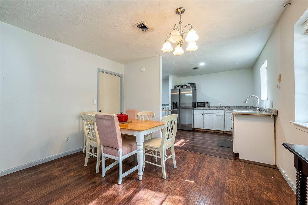 Large dining area, able to fit a variety of table sizes.