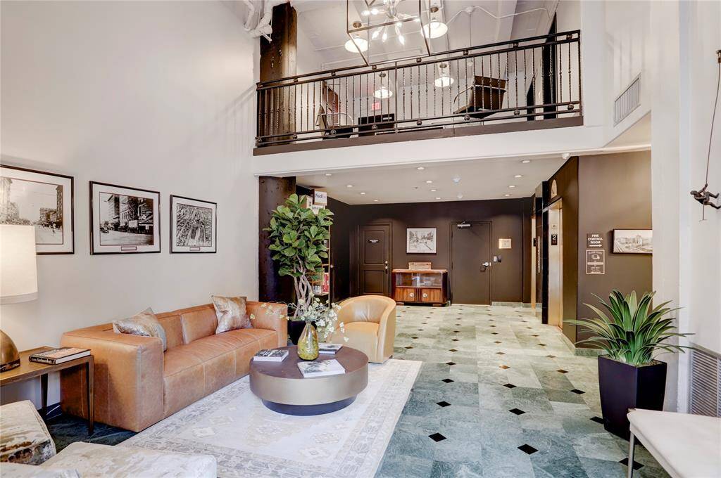 As you enter the historic Keystone Lofts, you’re greeted by a stunning lobby that blends classic charm with modern touches. The beautiful architecture and welcoming ambiance set the tone for the rest of the building, giving you a taste of the character and style throughout.