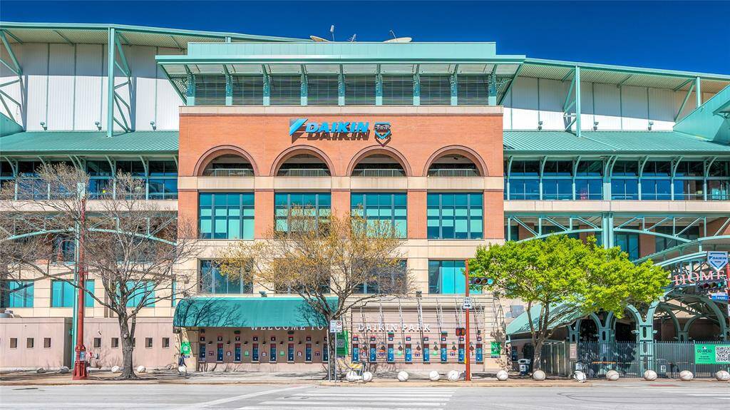 Daikin Park is home to 2017 & 2022 World Series winning Houston Astros and is walkable from Keystone Lofts! No need to pay expensive parking or wait in long rideshare lines if you live at Keystone Lofts.