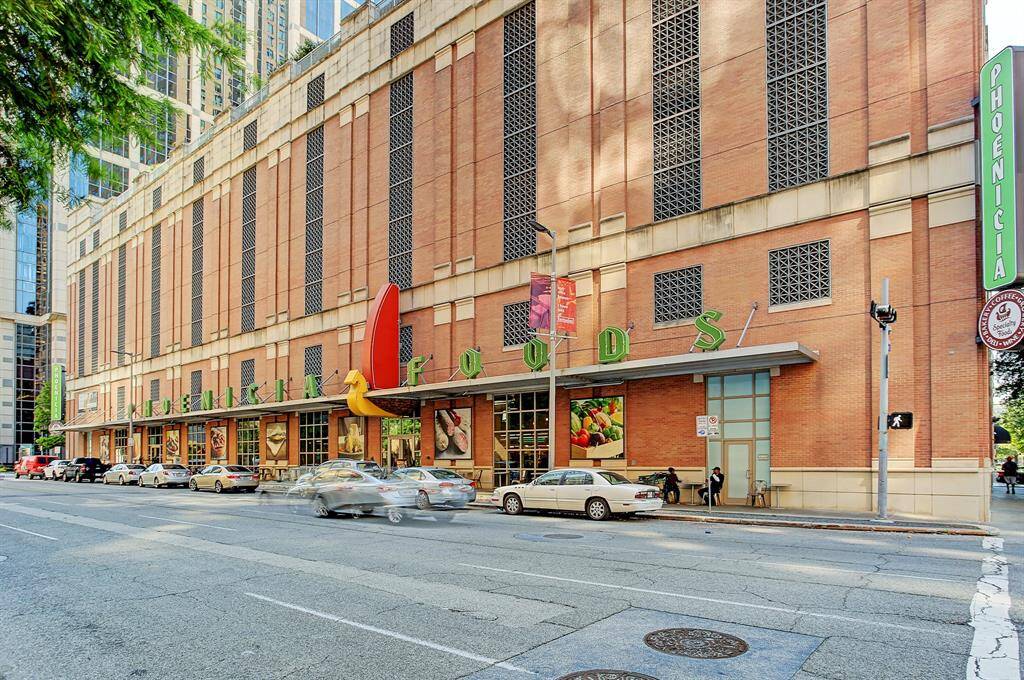 Phoenicia Specialty Foods Downtown is a cultural and dining experience at the heart of Houston’s Downtown revitalization, surrounded by Discovery Green Park, the George R. Brown Convention Center, Toyota Center and Daikin Park.