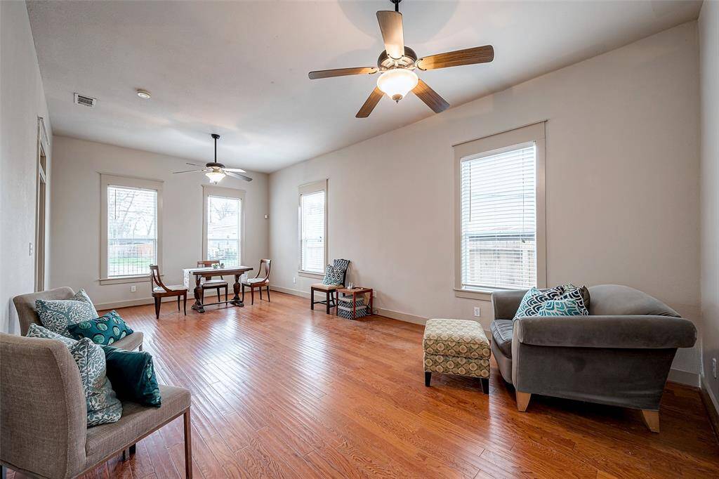 Plenty of room to accommodate large furniture!
