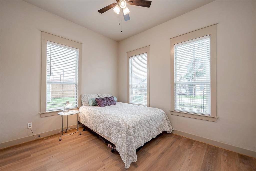 This is the front bedroom - tall ceilings and great natural light!