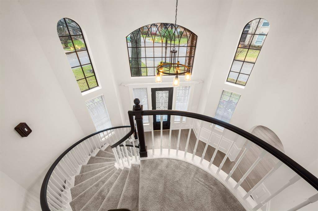 A breathtaking statement piece, the grand spiral staircase welcomes you with its graceful curves and timeless elegance.