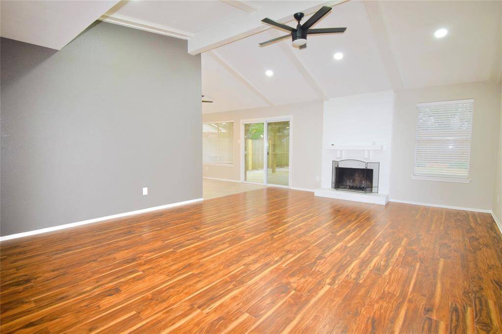 Livingroom with cozy fireplace