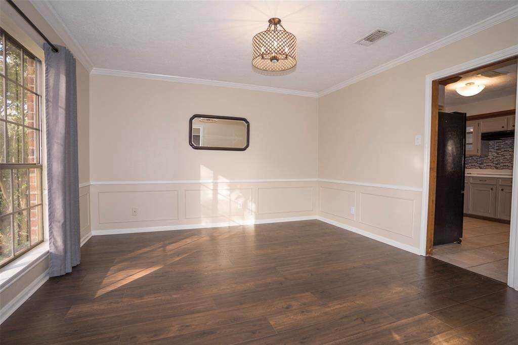 An inviting space perfect for hosting both intimate dinners and grand gatherings.