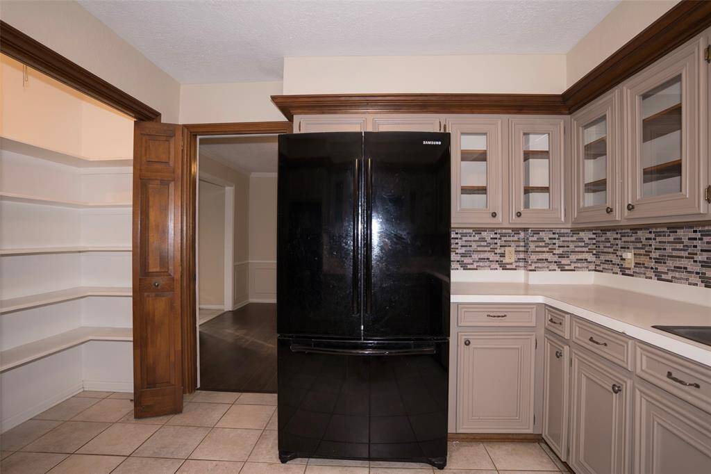 Another view of the kitchen.