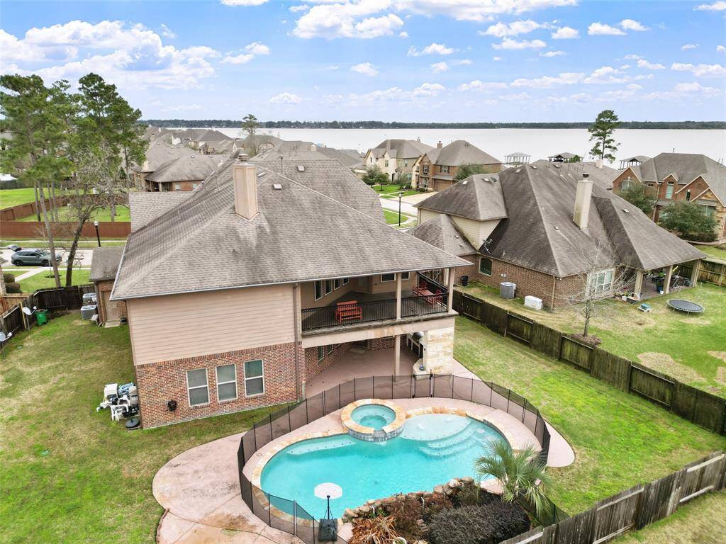 Look at all the green space in this yard!
