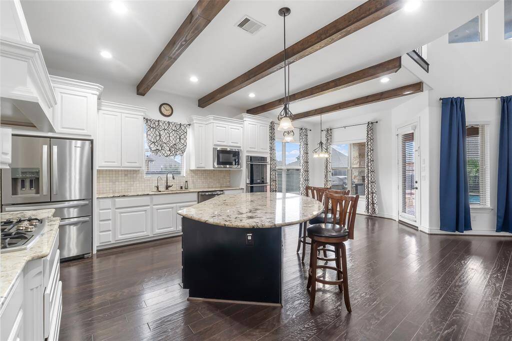 There is plenty of space here to host a multitude of guest. The cozy breakfast area overlooking the backyard is perfect for your quiet mornings to enjoy breakfast and family dinners.