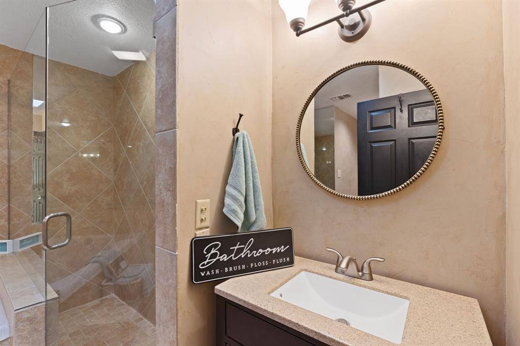 The second vanity in the primary bathroom.
