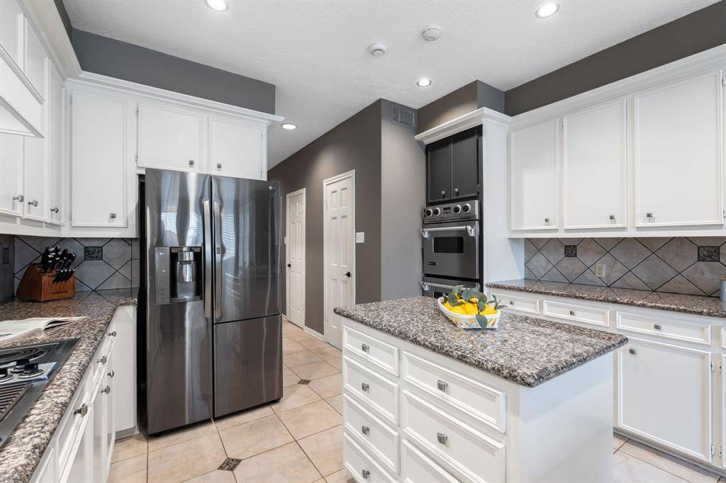 You can see the double-oven and walk-in pantry from this angle.