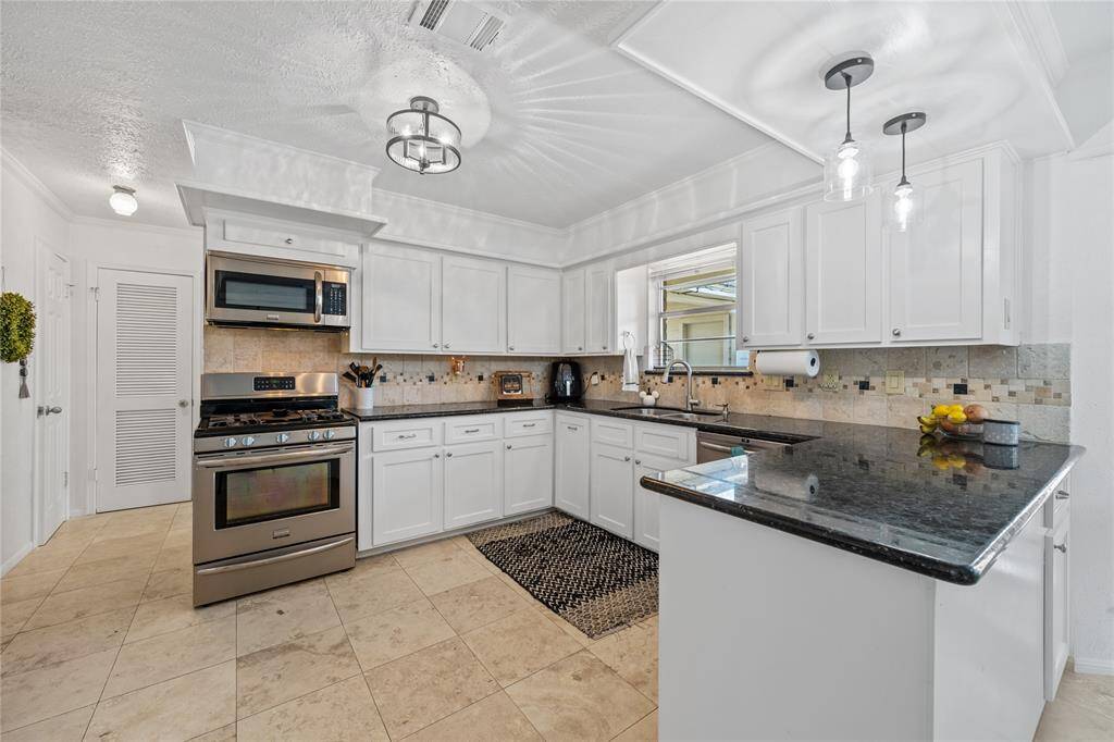 Kitchen with gas range!
