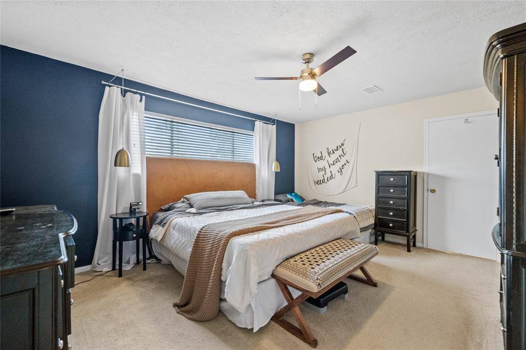 Large bedrooms & 2 full baths upstairs!