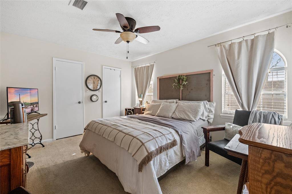 Large closets & bedrooms!