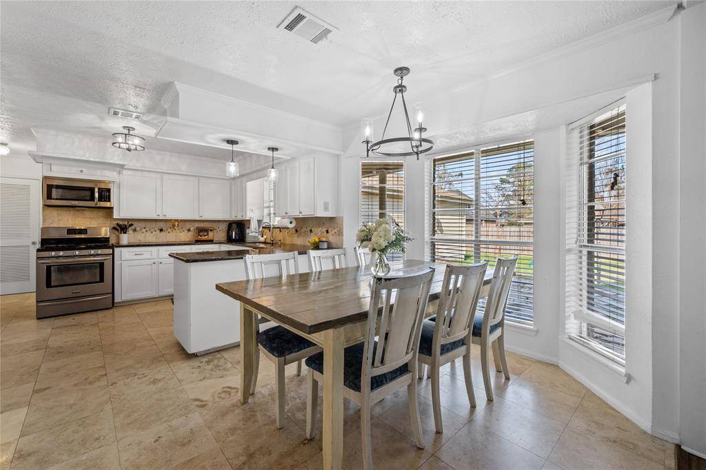Breakfast room!