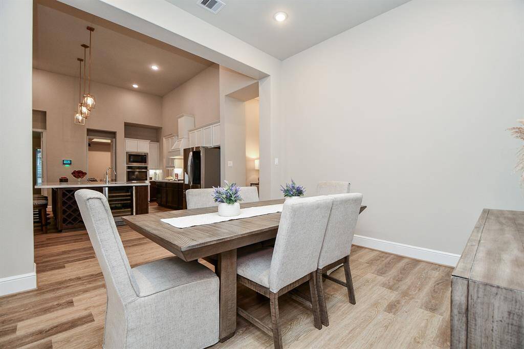 Dining area has awesome view of the kitchen.