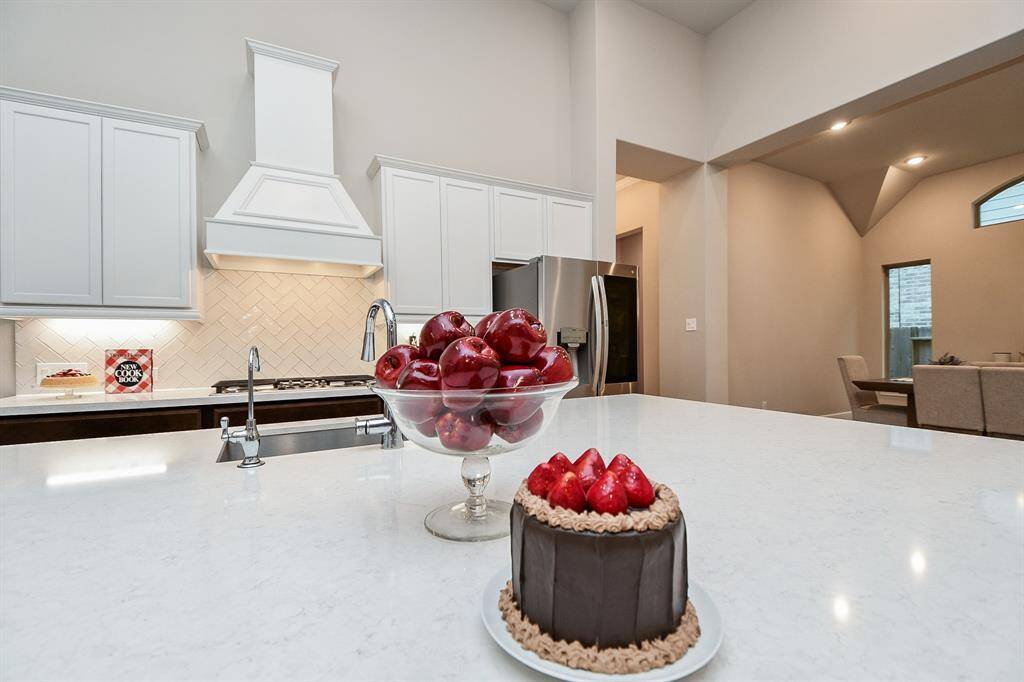 Close up view of the classy quartz island kitchen.