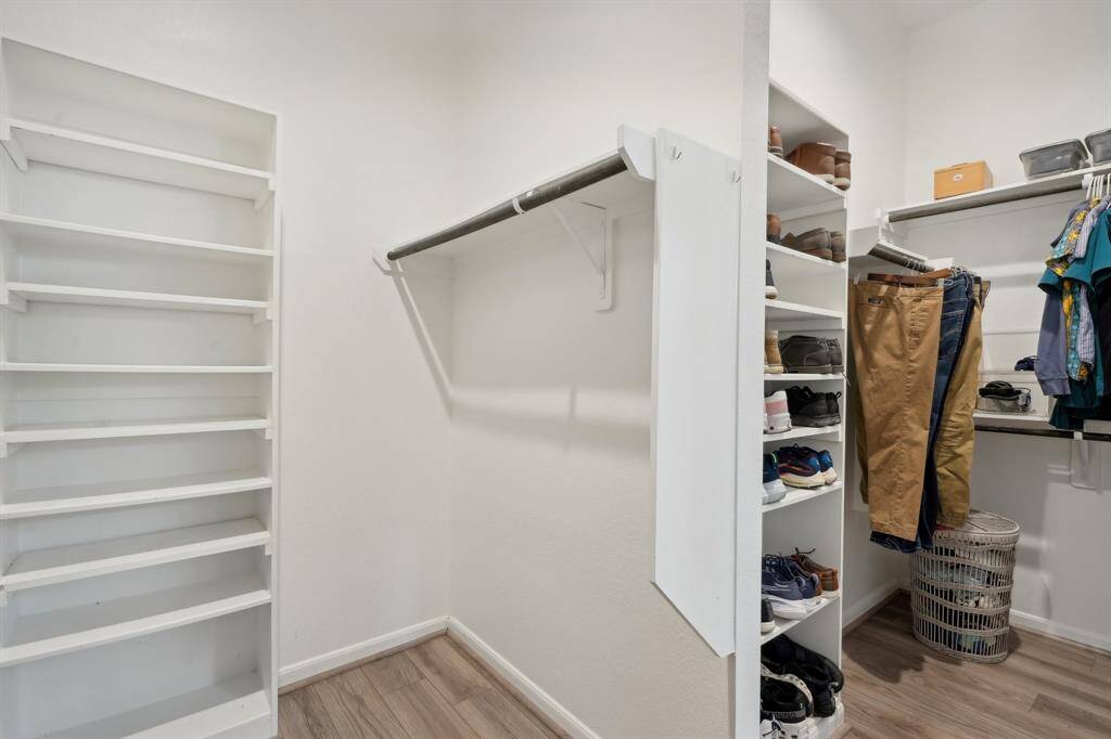 Separate shower/tub in primary bathroom