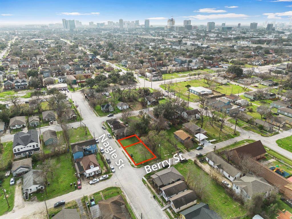 This aerial image presents the lot within a fast-developing district, making it clear why this property is an excellent choice for those looking to maximize returns on new construction.
