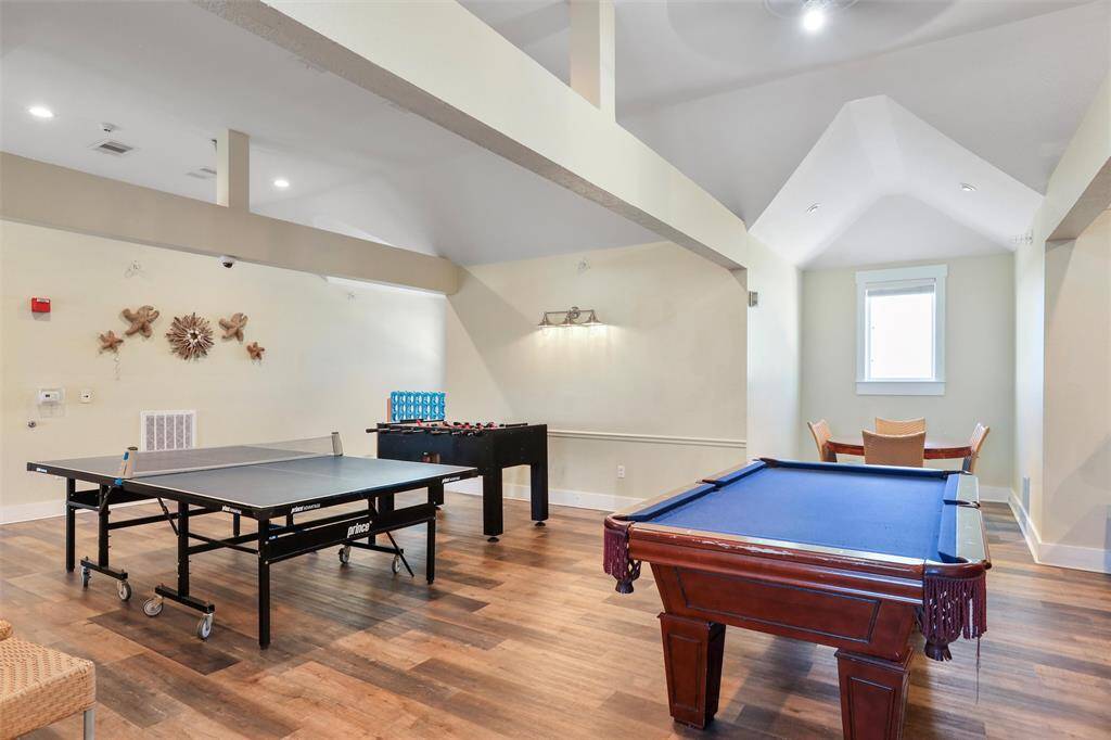 Enjoy hours of entertainmentwith ping pong, foosball, andbilliards in this well-equippedgame room, ideal for family andfriends.