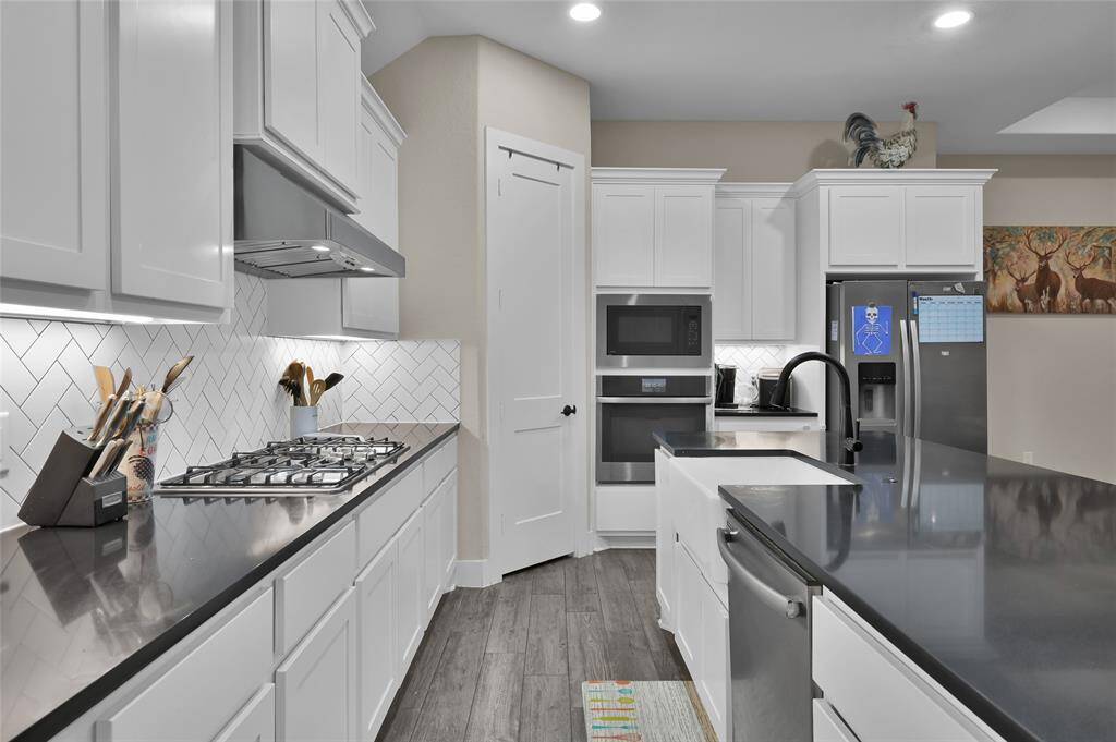 This modern kitchen has stainless steel appliances and ample storage space. Perfect for cooking and entertaining!